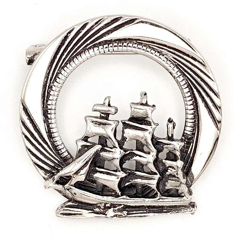 Silver Tone Round Full-Rigged‎ Clipper Ship Brooch Pin Nautical Maritime Vintage